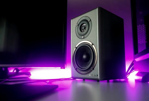 Will my speakers sound better with an amp?